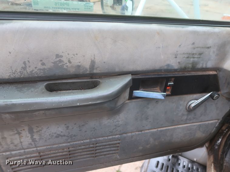 image for item IP9876 1998 Chevrolet C8500  digger derrick truck