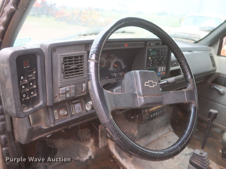 image for item IP9876 1998 Chevrolet C8500  digger derrick truck