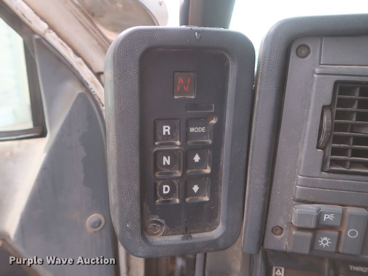 image for item IP9876 1998 Chevrolet C8500  digger derrick truck