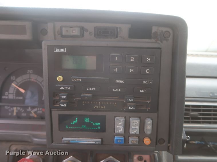 image for item IP9876 1998 Chevrolet C8500  digger derrick truck