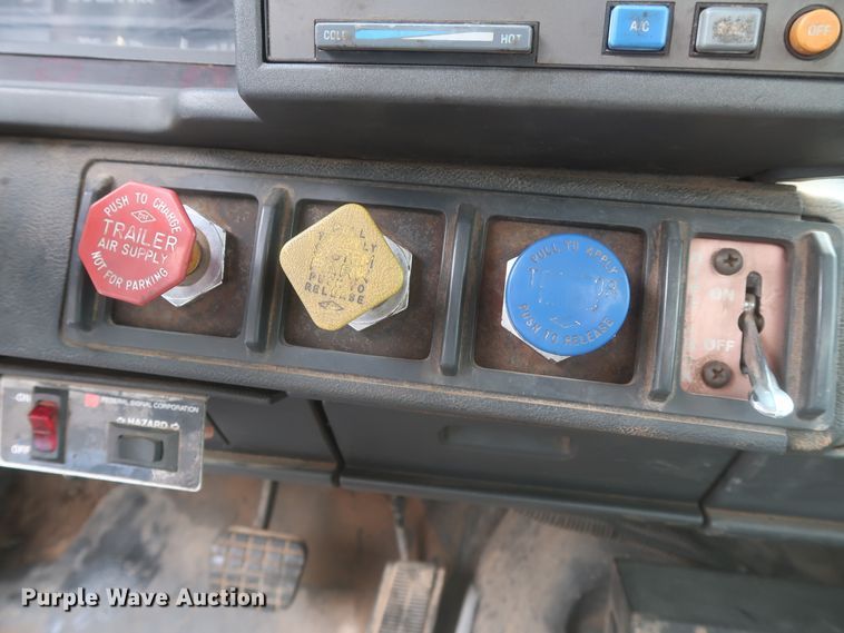 image for item IP9876 1998 Chevrolet C8500  digger derrick truck