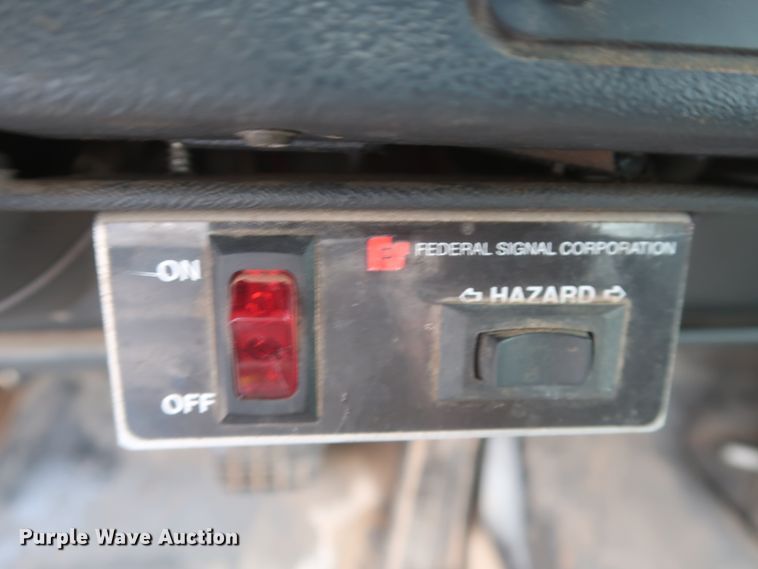 image for item IP9876 1998 Chevrolet C8500  digger derrick truck