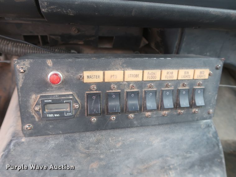 image for item IP9876 1998 Chevrolet C8500  digger derrick truck