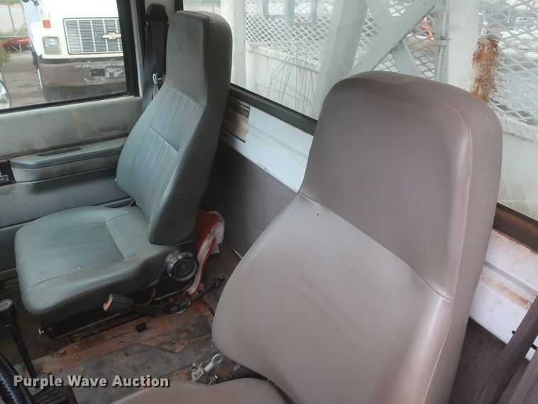 image for item IP9876 1998 Chevrolet C8500  digger derrick truck