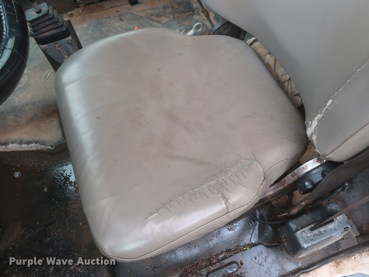 image for item IP9876 1998 Chevrolet C8500  digger derrick truck