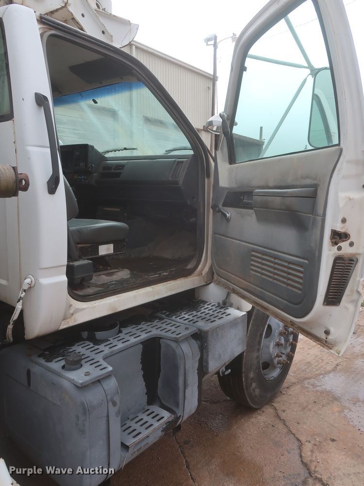 image for item IP9876 1998 Chevrolet C8500  digger derrick truck