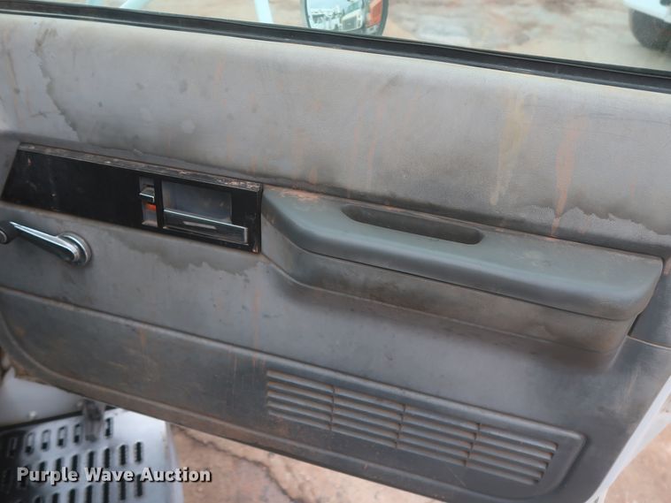 image for item IP9876 1998 Chevrolet C8500  digger derrick truck