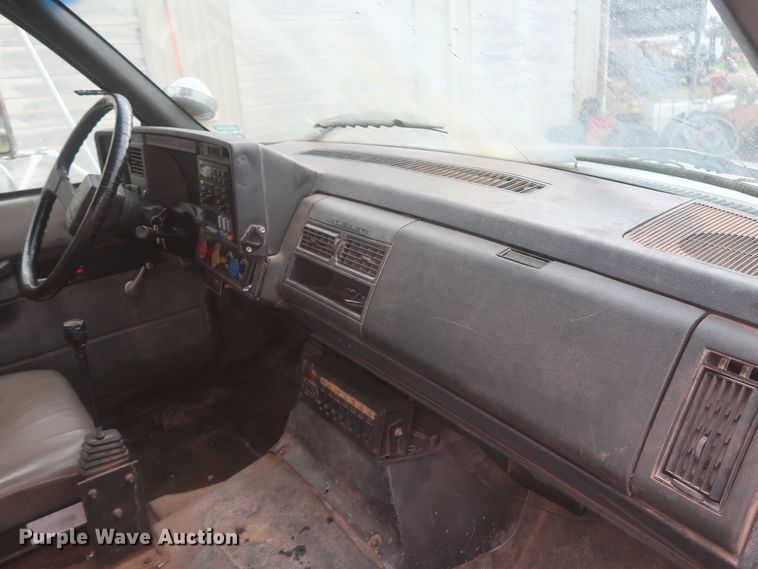 image for item IP9876 1998 Chevrolet C8500  digger derrick truck