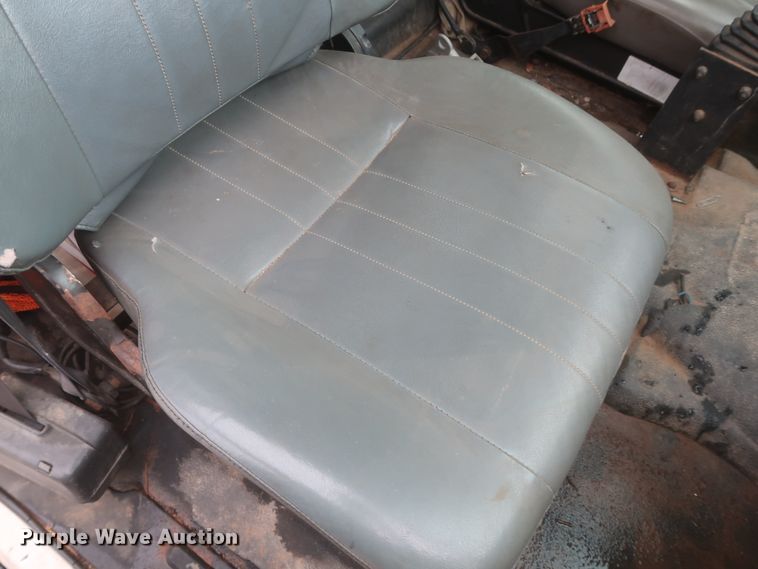 image for item IP9876 1998 Chevrolet C8500  digger derrick truck