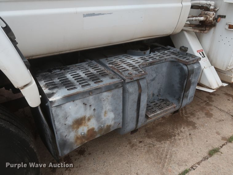 image for item IP9876 1998 Chevrolet C8500  digger derrick truck