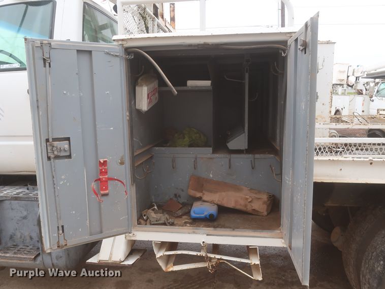 image for item IP9876 1998 Chevrolet C8500  digger derrick truck