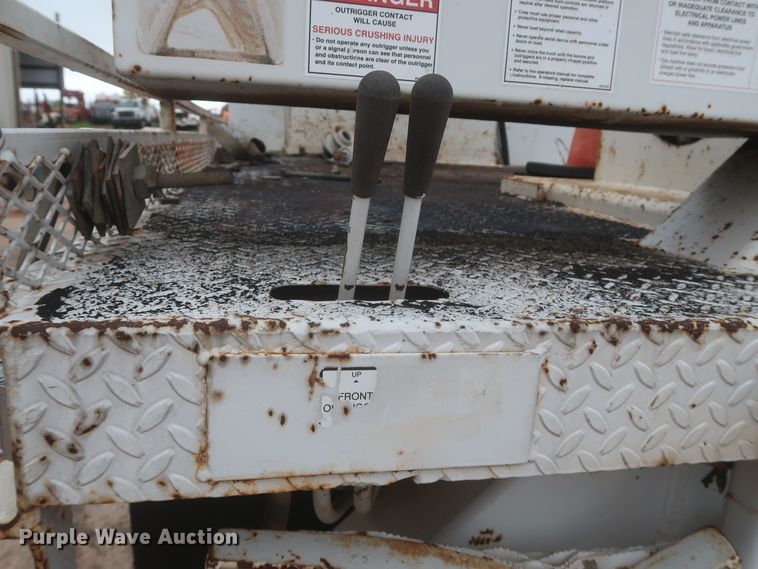 image for item IP9876 1998 Chevrolet C8500  digger derrick truck