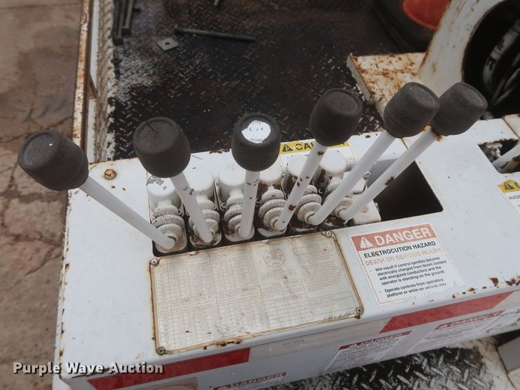 image for item IP9876 1998 Chevrolet C8500  digger derrick truck