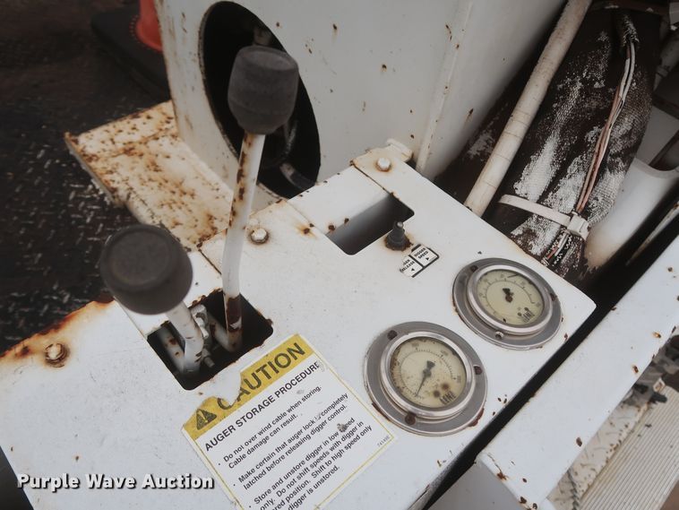 image for item IP9876 1998 Chevrolet C8500  digger derrick truck