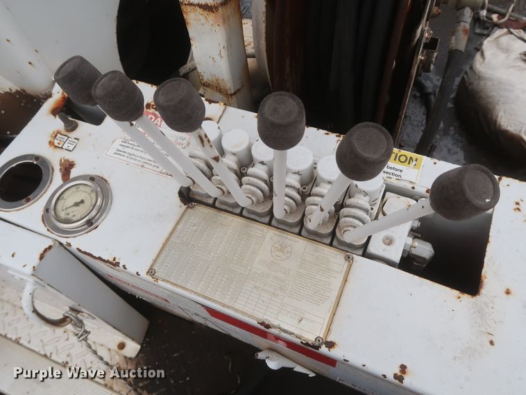 image for item IP9876 1998 Chevrolet C8500  digger derrick truck