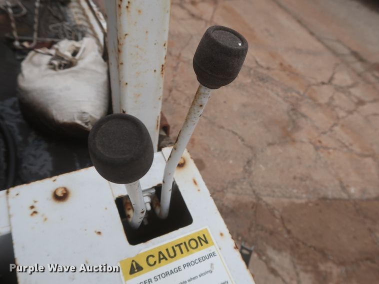 image for item IP9876 1998 Chevrolet C8500  digger derrick truck