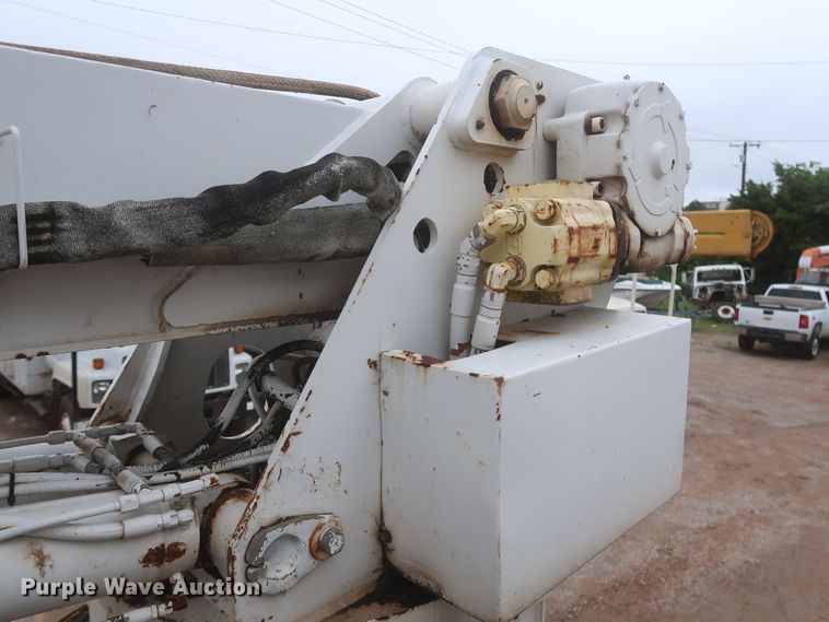 image for item IP9876 1998 Chevrolet C8500  digger derrick truck