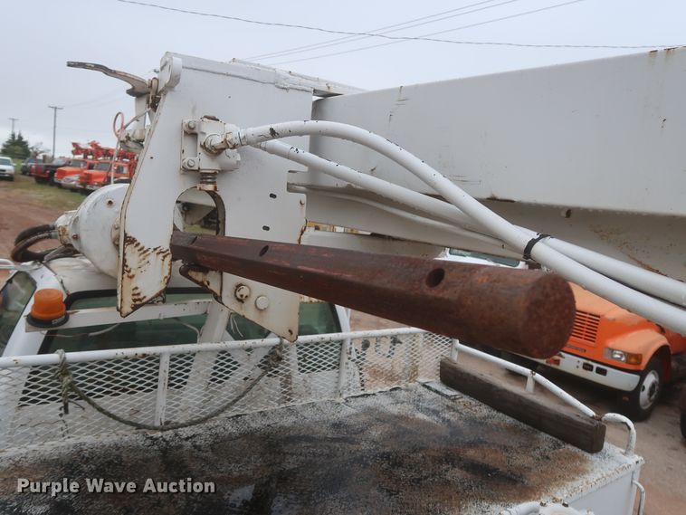 image for item IP9876 1998 Chevrolet C8500  digger derrick truck