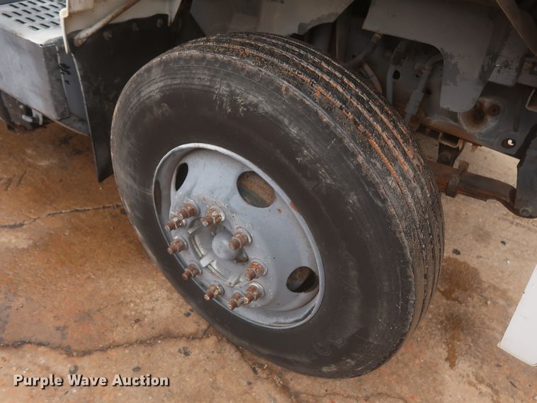 image for item IP9876 1998 Chevrolet C8500  digger derrick truck