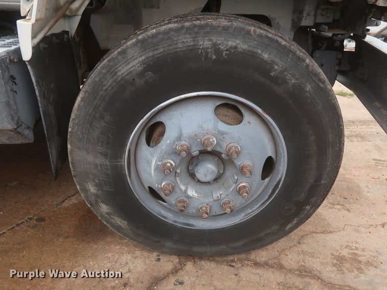 image for item IP9876 1998 Chevrolet C8500  digger derrick truck