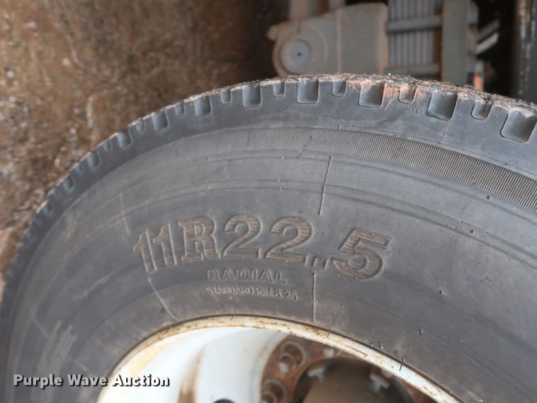 image for item IP9876 1998 Chevrolet C8500  digger derrick truck