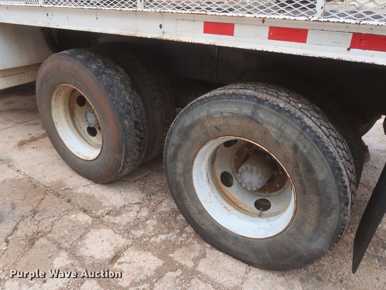 image for item IP9876 1998 Chevrolet C8500  digger derrick truck