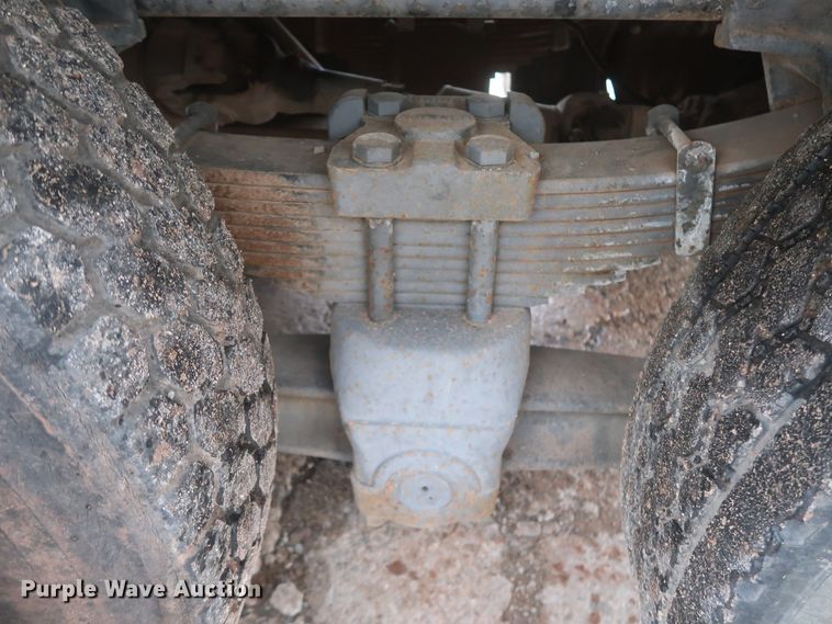 image for item IP9876 1998 Chevrolet C8500  digger derrick truck