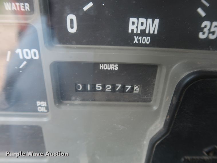 image for item IP9877 2000 International 4900  digger derrick truck