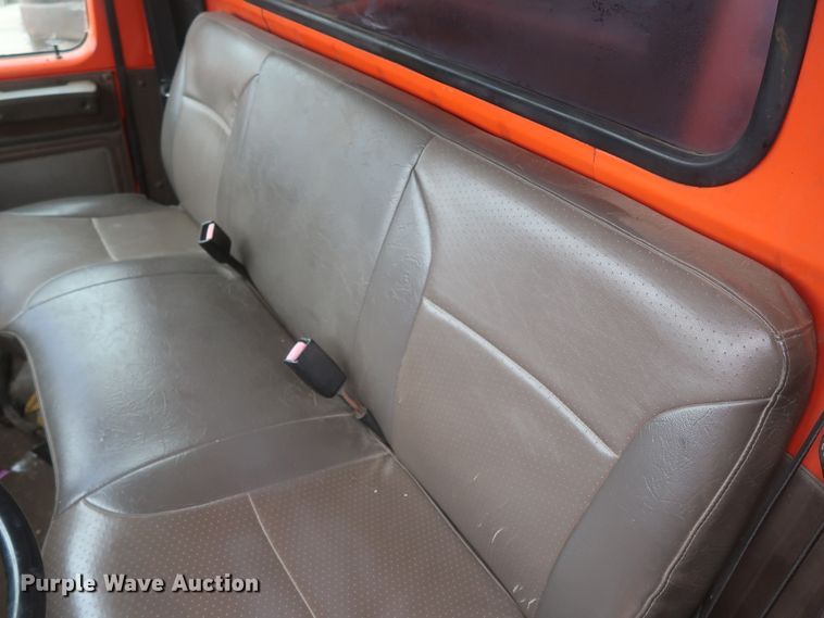 image for item IP9877 2000 International 4900  digger derrick truck