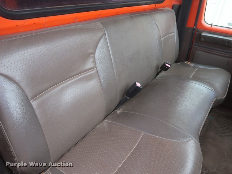 image for item IP9877 2000 International 4900  digger derrick truck