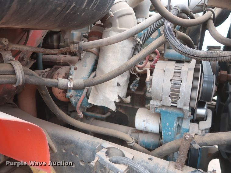 image for item IP9877 2000 International 4900  digger derrick truck