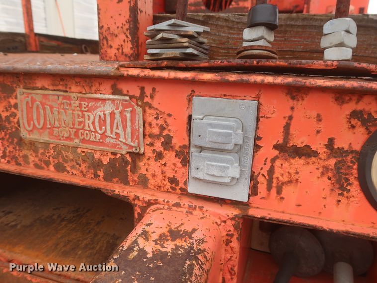 image for item IP9877 2000 International 4900  digger derrick truck