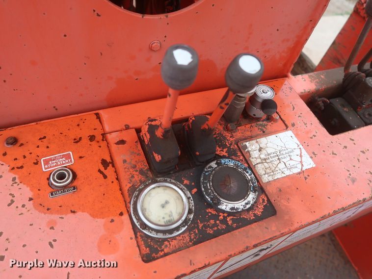 image for item IP9877 2000 International 4900  digger derrick truck