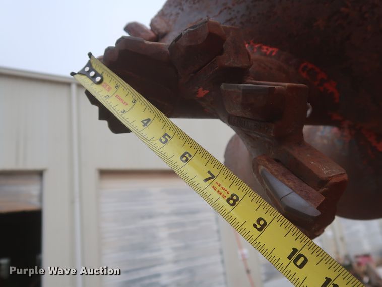 image for item IP9877 2000 International 4900  digger derrick truck