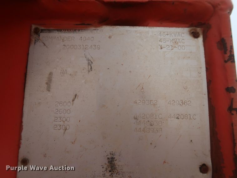 image for item IP9877 2000 International 4900  digger derrick truck