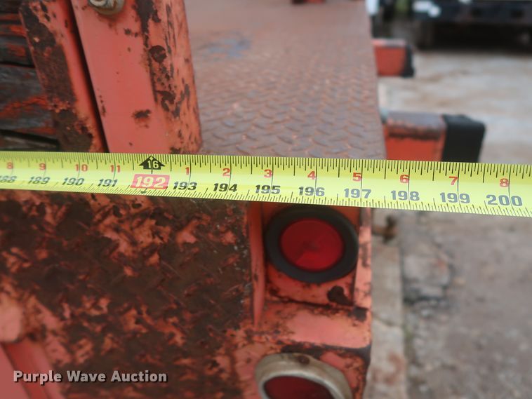 image for item IP9877 2000 International 4900  digger derrick truck