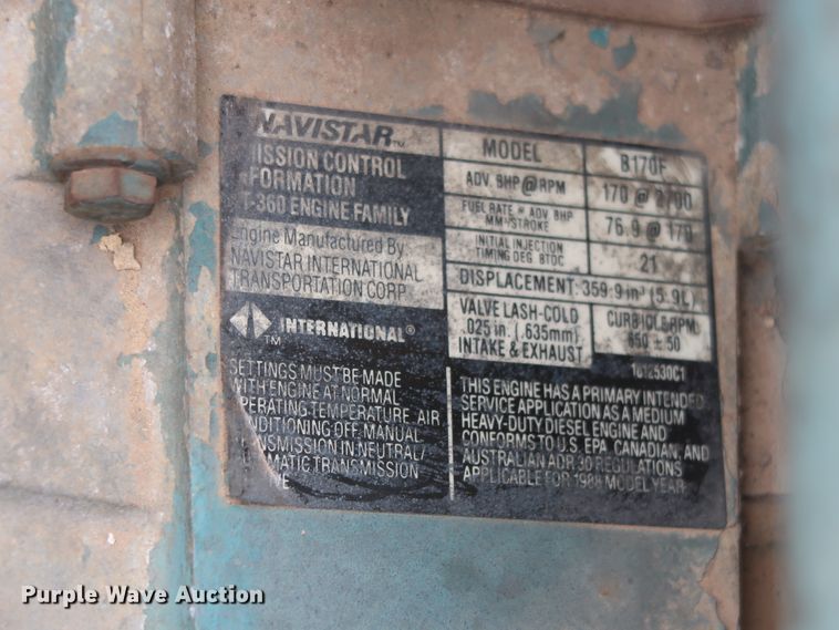 image for item IP9878 1988 International S1700  flatbed truck