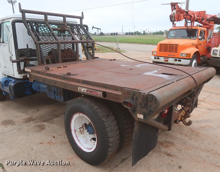 image for item IP9878 1988 International S1700  flatbed truck