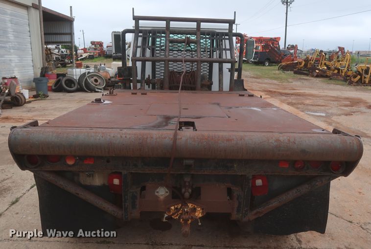 image for item IP9878 1988 International S1700  flatbed truck