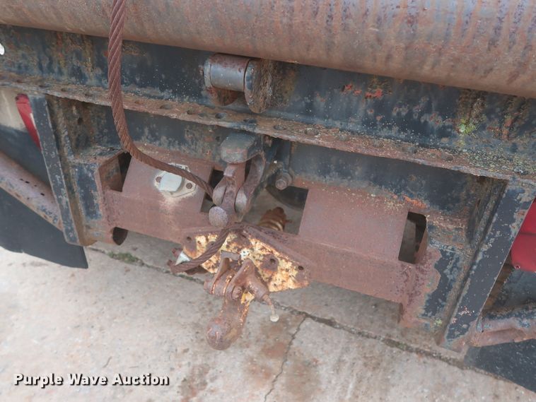 image for item IP9878 1988 International S1700  flatbed truck