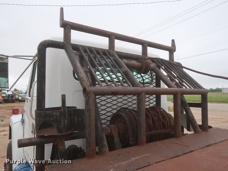 image for item IP9878 1988 International S1700  flatbed truck