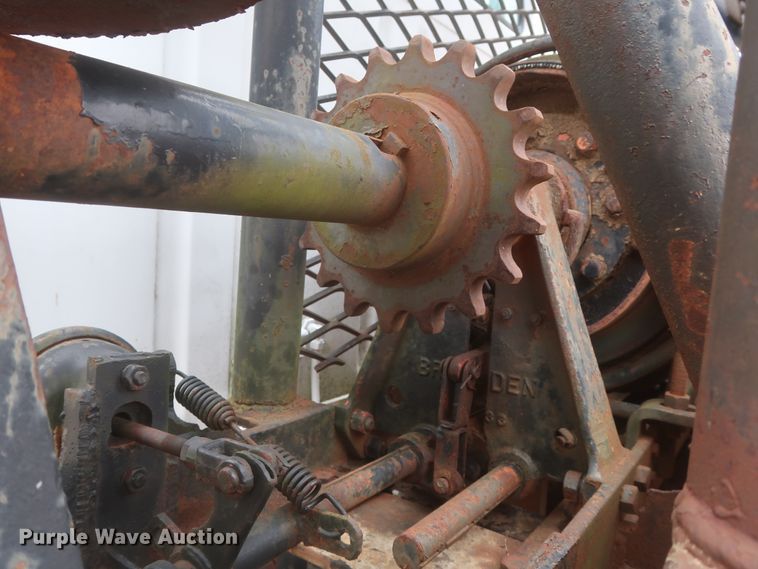 image for item IP9878 1988 International S1700  flatbed truck