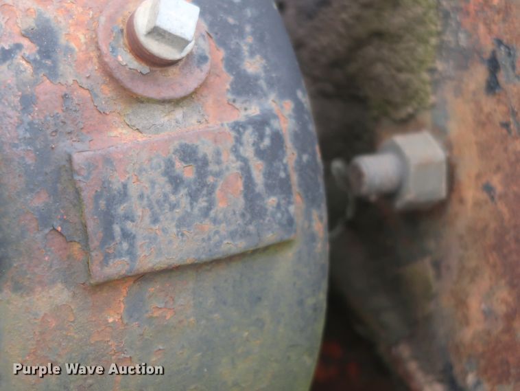 image for item IP9878 1988 International S1700  flatbed truck