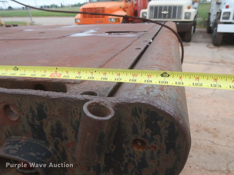 image for item IP9878 1988 International S1700  flatbed truck