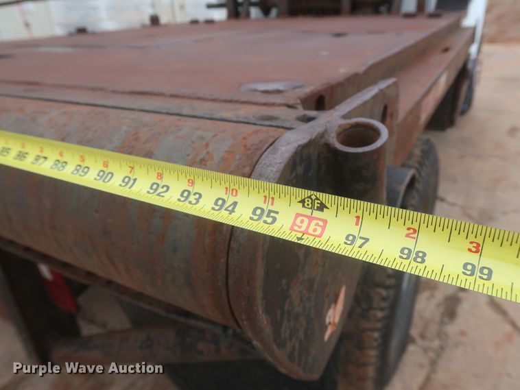 image for item IP9878 1988 International S1700  flatbed truck