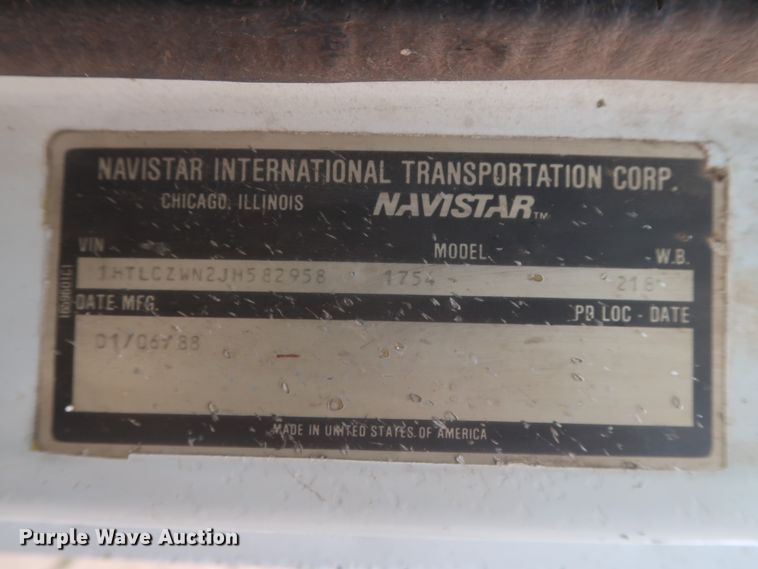 image for item IP9878 1988 International S1700  flatbed truck