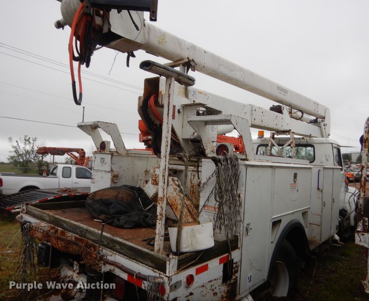 image for item IP9884 1998 International 4700  bucket truck