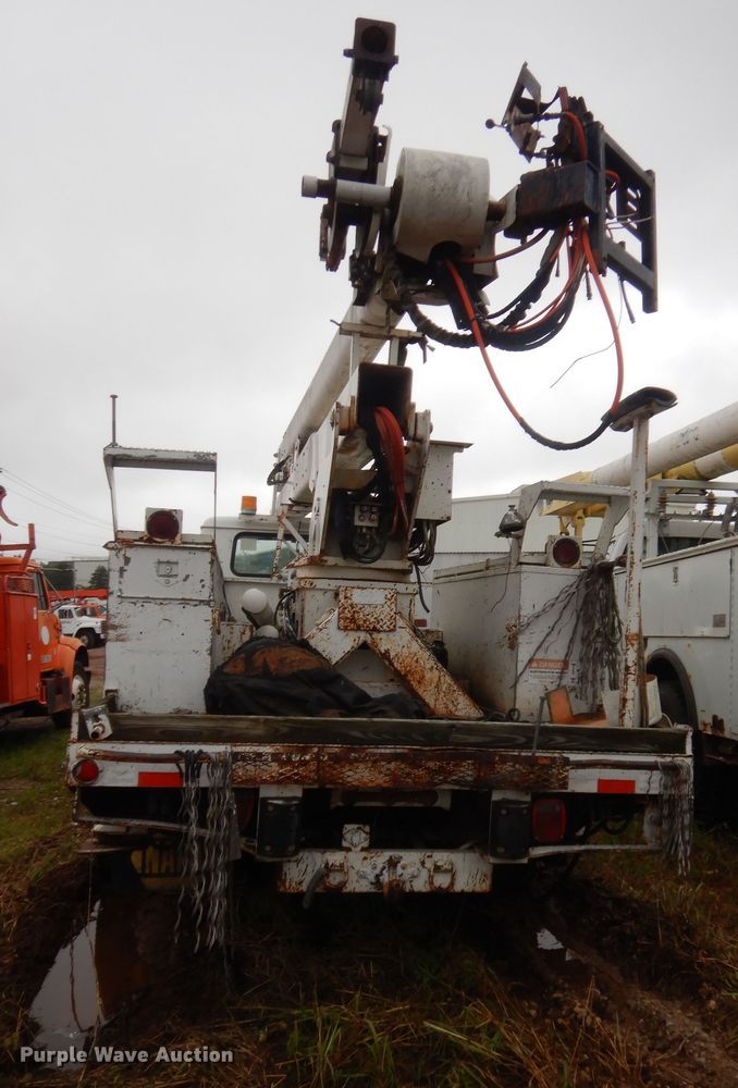 image for item IP9884 1998 International 4700  bucket truck