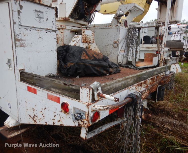 image for item IP9884 1998 International 4700  bucket truck