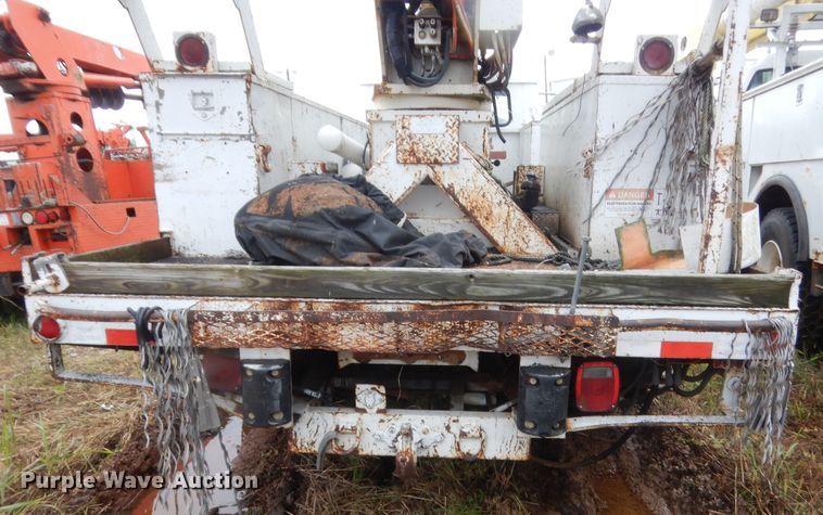 image for item IP9884 1998 International 4700  bucket truck